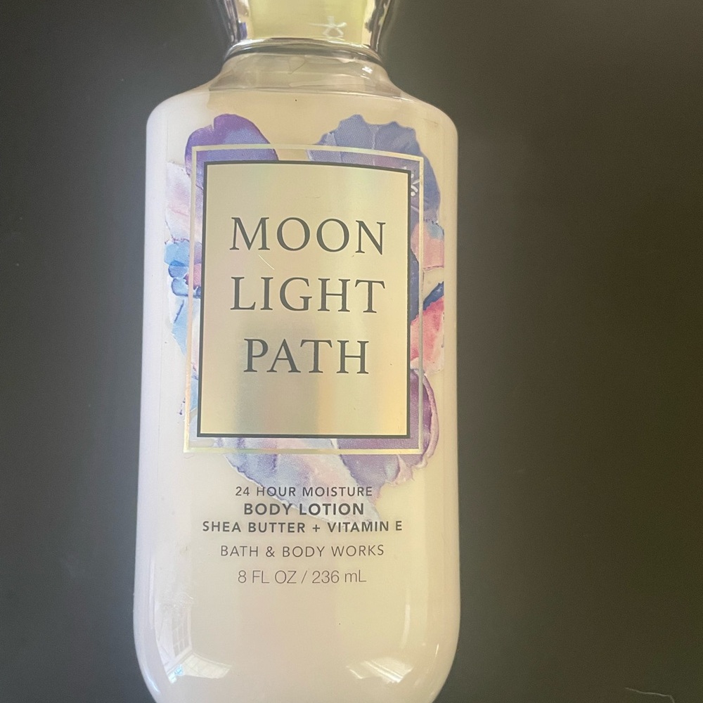 Moon Light Path Moisturizing Body Oil with Floral Accents
